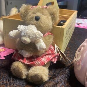 Boyd’s Bear’s Kylie & Baabs stuffed animal